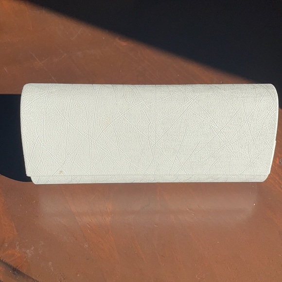 New in case green sunglasses! - Picture 5 of 5